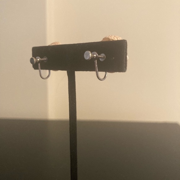 Shell combination earrings with screw back - Picture 2 of 3